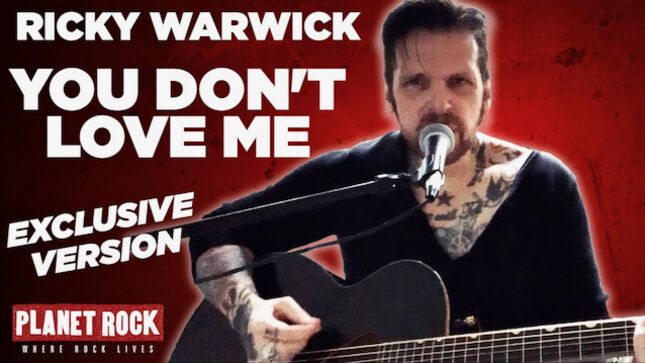 RICKY WARWICK Performs Acoustic Version Of "You Don't Love Me"; Video