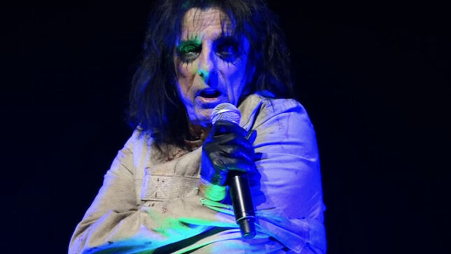 ALICE COOPER Working On Next Studio Album, New HOLLYWOOD VAMPIRES Record - "There's Gonna Be A Lot Of Music Coming Out In The Next Year"; Video
