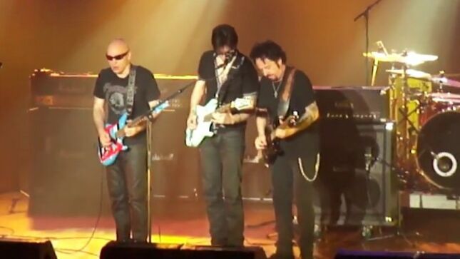 STEVE LUKATHER Looks Back On G3 Tour With JOE SATRIANI And STEVE VAI - "It Was Terrifying; I Had The Best Time Ever With Those Guys"