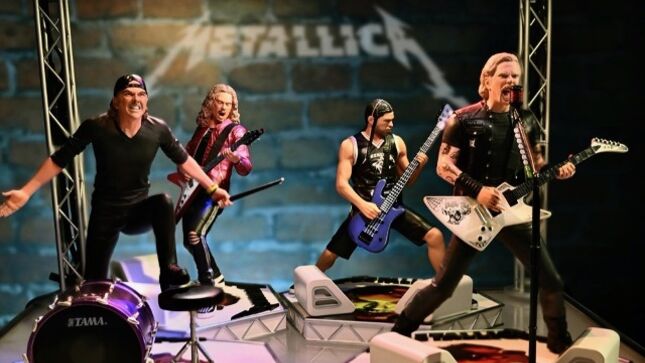 METALLICA - Limited Edition Rock Iconz Collectible Statues Start Shipping On Monday; Pre-Order Still Available
