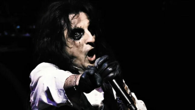 ALICE COOPER Reveals GUNS N' ROSES And BON JOVI Wrote Some Of His Favourite '80s Songs (Audio)