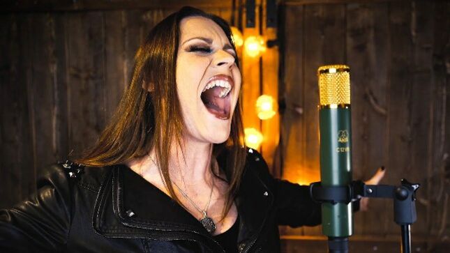 NIGHTWISH Vocalist FLOOR JANSEN Talks '80s Glam Metal, Red Wine, And Growling In New Fan Q&A Session (Video) 