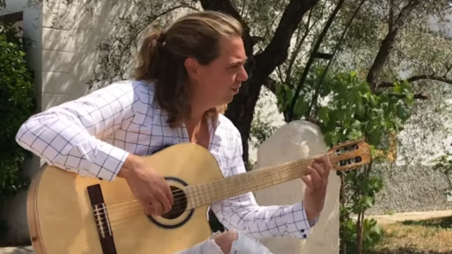 ALICE COOPER's "Poison" Gets Acoustic Treatment From Guitarist THOMAS ZWIJSEN; Video