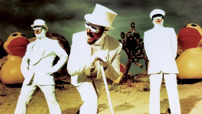 PRIMUS Mastermind LES CLAYPOOL Says GEDDY LEE And ALEX LIFESON Have Given Him "Amazing Feedback" With RUSH Tribute Shows