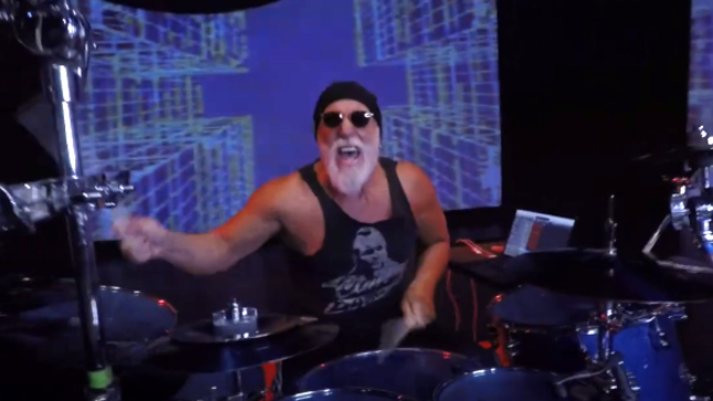 Drummer MIKE TERRANA Shares Playthrough Video Clips Of JUDAS PRIEST Classics "Breakin' The Law" And "Metal Gods"