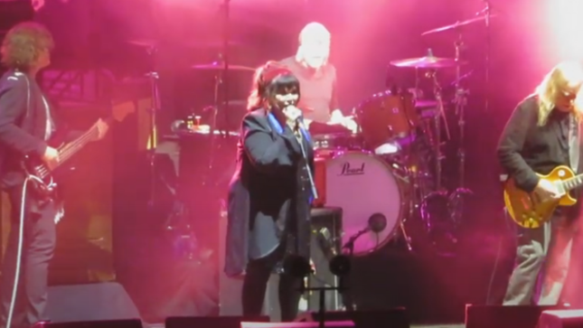 ANN WILSON Performs LED ZEPPELIN Classics And HEART's "Magic Man" With GOV'T MULE; Fan-Filmed Video Available 