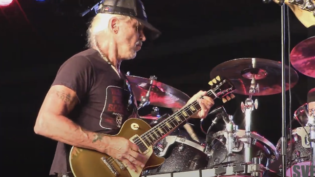 GEORGE LYNCH Pays Tribute To EDDIE VAN HALEN During Dallas International Guitar Festival Jam; Fan-Filmed Video Available