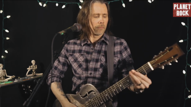 MYLES KENNEDY Performs Acoustic Version Of 