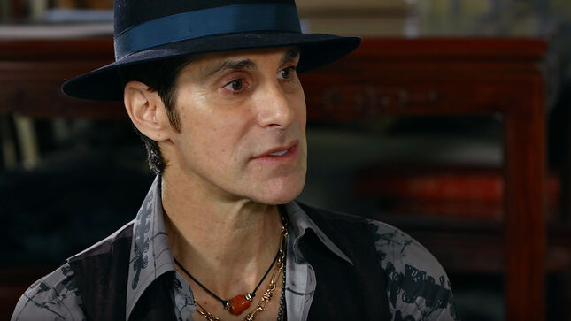 PERRY FARRELL Tells Story Of JANE'S ADDICTION Classic "Jane Says" - "I Pretended To Be A Gay Interior Decorator..." (Video)