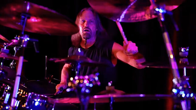 FATES WARNING's BOBBY JARZOMBEK Now Playing Drums For Legendary Country Artist GEORGE STRAIT - "I Am So Glad To Be Here!"
