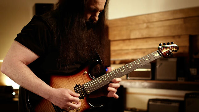 DREAM THEATER's JOHN PETRUCCI Demos His JP 20th Anniversary Guitar; Video
