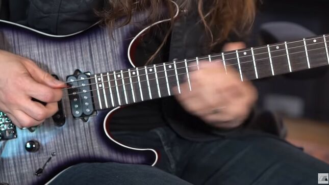 MEGADETH Guitarist KIKO LOUREIRO Demonstrates How To Use Hybrid Picking To Create A Melody; Video