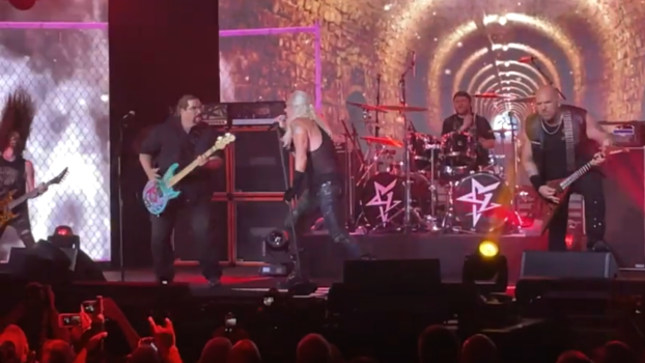 TWISTED SISTER Bassist MARK "THE ANIMAL" MENDOZA Joins DEE SNIDER On Stage During New York Show For "Under The Blade"; Video And Photos Available