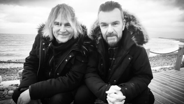 THE CULT Guitarist BILLY DUFFY Talks Return Of COLOURSØUND Project After 20 Years Of Silence - "It Was A Bit Like Unfinished Business"