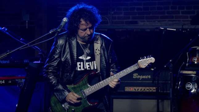 STEVE LUKATHER Talks TOTO Classic "Africa" Becoming A Hit - "It Has A Groove, Makes People Happy; Nobody Is More Surprised Than We Are" (Video)