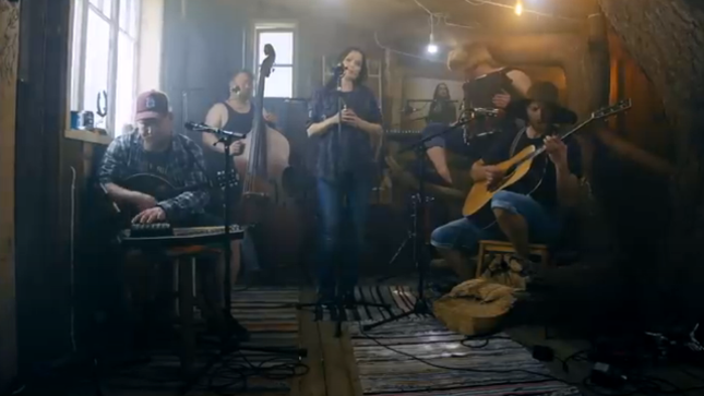 STEVE'N'SEAGULLS Performs NIGHTWISH's "Sleeping Sun" With TARJA; Video