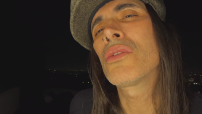 EXTREME Guitarist NUNO BETTENCOURT Covers RADIOHEAD Hit "Creep" In Support Of David Z Foundation (Video)