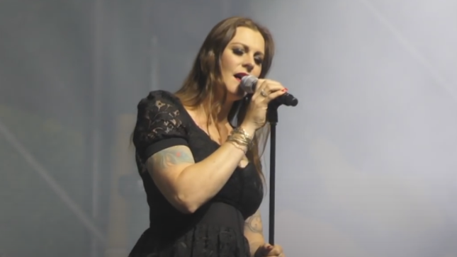 FLOOR JANSEN Performs Songs From NIGHTWISH, AFTER FOREVER, REVAMP And NORTHWARD At Solo Show In Holland; Fan-Filmed Video Streaming