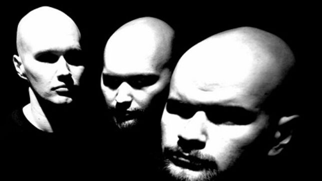 SOLAR CROSS - Finnish Progressive Death Metal Trio Of Brothers Featuring Former Members Of OMNIUM GATHERUM Sign To Transcending Records