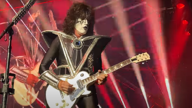 KISS - Fan-Filmed Front Row 4K Footage Of End Of The Road Tour 2021 Kick-Off Show In Mansfield Streaming