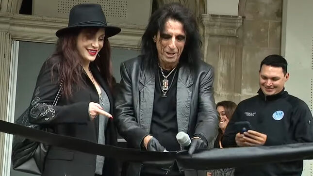 ALICE COOPER Unveils “Alice Cooper Court” Street Sign On Grounds Of Former Eloise Psychiatric Hospital In Westland, Michigan; Video, Photos