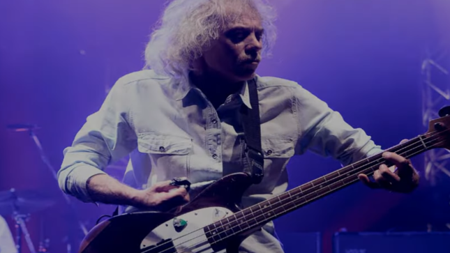 STATUS QUO Frontman / Co-Founder FRANCIS ROSSI Pay Tribute To Bassist ALAN LANCASTER - "Alan Was An Integral Part Of The Enormous Success Of Status Quo" 
