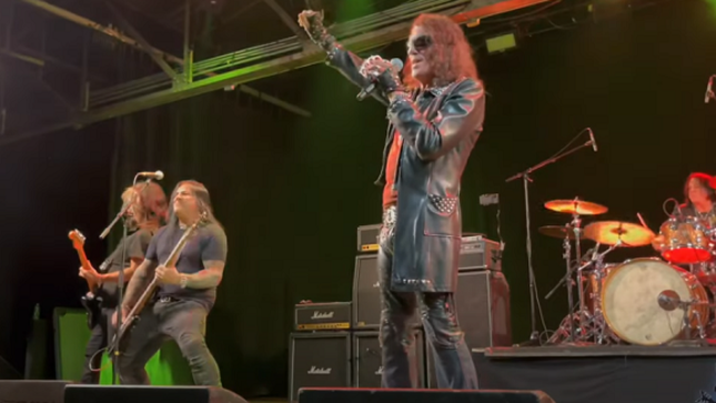 STEPHEN PEARCY Performs RATT Classics In Houston; Fan-Filmed Video Of Entire Show Streaming