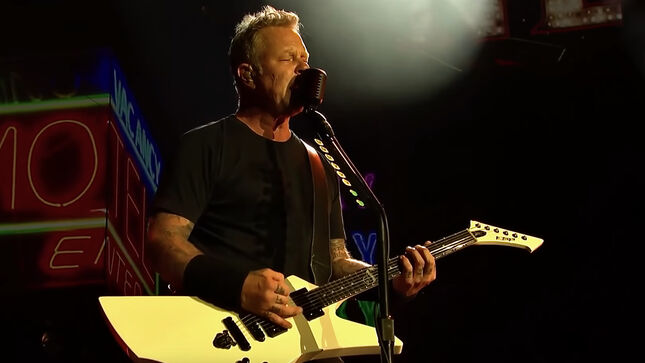 METALLICA Release Official Live Video For "Moth Into Flame" From Louder Than Life Festival