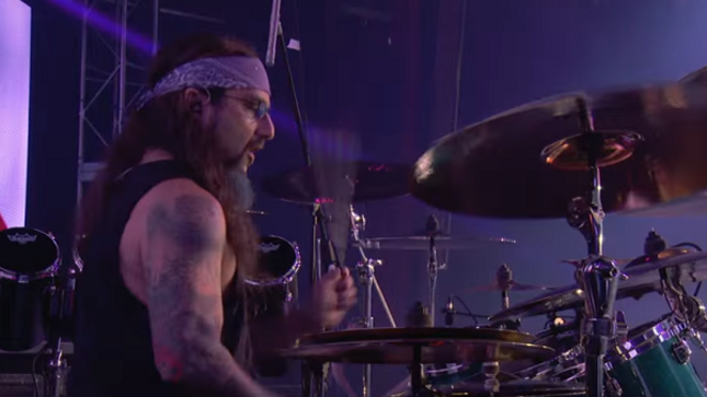 MIKE PORTNOY Guests On 22 Now With TWISTED SISTER Bassist MARK MENDOZA; Reflects On Performing With The Band Following Death Of A.J. PERO