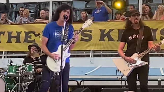 BRUCE KULICK Joins KISS For Two Songs On KISS Kruise X; Fan-Filmed Video Available