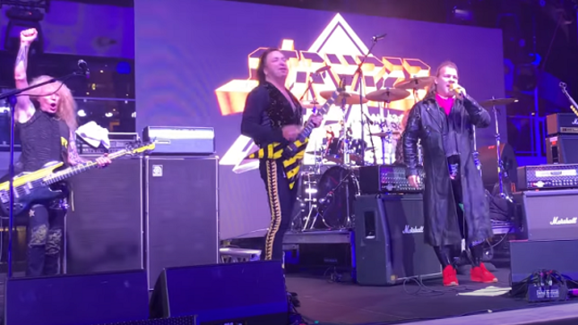 FOZZY Frontman CHRIS JERICHO Joins STRYPER On Stage For Performance Of JUDAS PRIEST's "Breaking The Law"