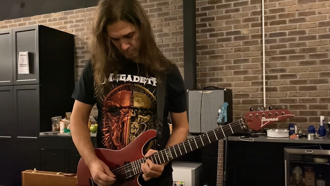 MEGADETH Guitarist KIKO LOUREIRO Shares Backstage And On-Stage Video From Camden, New Jersey