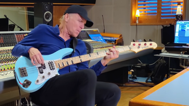 MR. BIG Bassist BILLY SHEEHAN Featured In Lightning Round Q&A (Video)