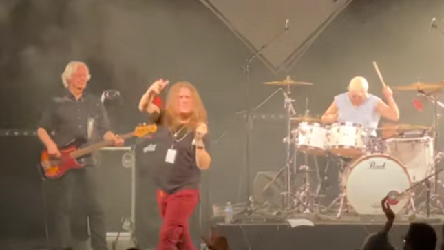 PURPENDICULAR Perform DEEP PURPLE, WHITESNAKE Classics With Drummer IAN PAICE And Bassist NEIL MURRAY Live In France (Video)