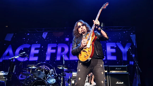 ACE FREHLEY And ORIANTHI Perform At ALICE COOPER's 19th Annual "Christmas Pudding" Concert; Fan-Filmed Video Available