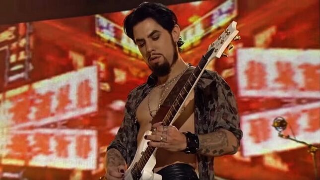 Guitarist DAVE NAVARRO Looks Back On Recording GUNS N' ROSES Song "Oh My God" - "It Was A Very Strange Experience, But I Love That It Was Strange"