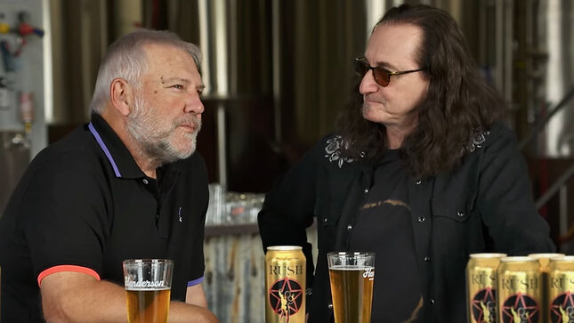 RUSH Guitarist ALEX LIFESON - "I Don't Drink A Lot Of Beer, Maybe Just Two Or Three Times A Day"; Video