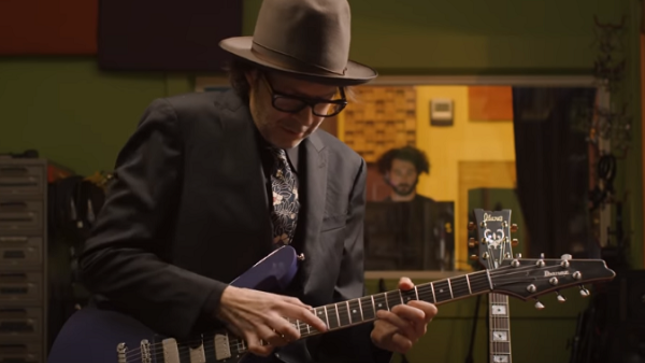 PAUL GILBERT Shares Guitar Playthrough Of MR. BIG's "Green-Tinted Sixties Mind"
