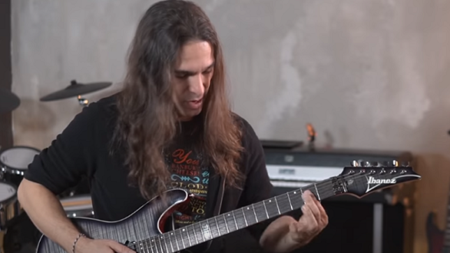MEGADETH Guitarist KIKO LOUREIRO Talks Unlocking Creativity Without Music Theory (Video)