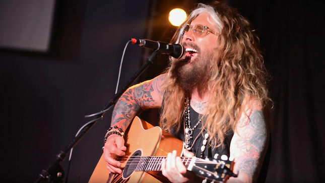 JOHN CORABI Talks About The Road In And Out Of MÖTLEY CRÜE - "I'm Just Blessed To Be Here" (Video)