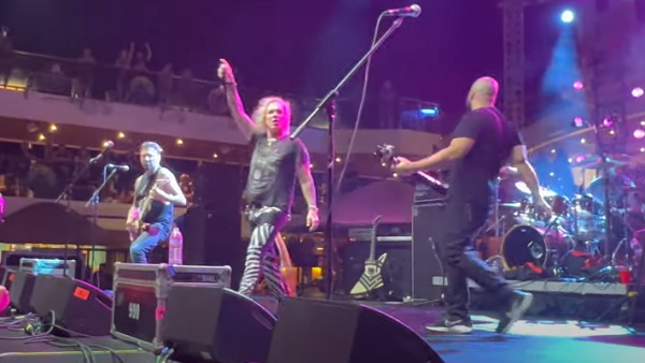 THE STOWAWAYS Featuring MICHAEL STARR, JASON HOOK, SAHAJ TICOTIN And RJ SHANKLE Perform VAN HALEN's "Unchained" And "Panama" On ShipRocked Cruise 2022 (Video) 
