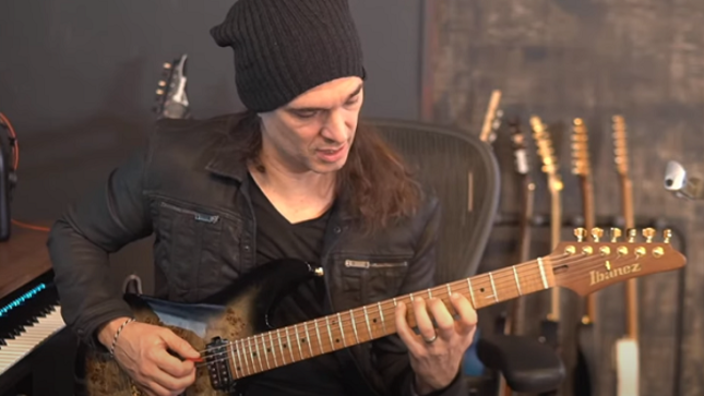 MEGADETH Guitarist KIKO LOUREIRO Breaks Down Seven Playing Technique Exercises In New Livestream