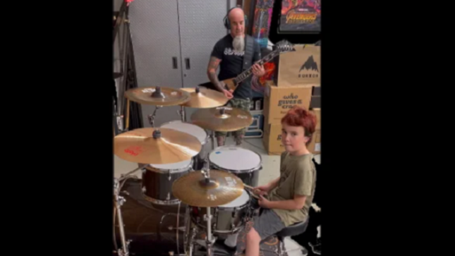 ANTHRAX Guitarist SCOTT IAN Performs SEPULTURA's "Territory" With His 10-Year-Old Son; Video