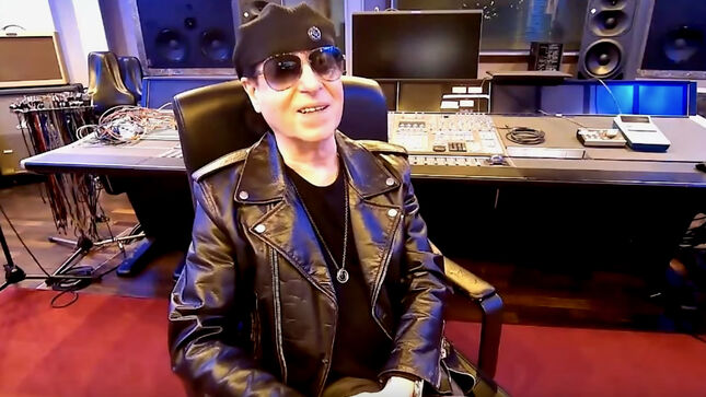 SCORPIONS Frontman KLAUS MEINE Guests On AXS TV's "At Home And Social"; Video
