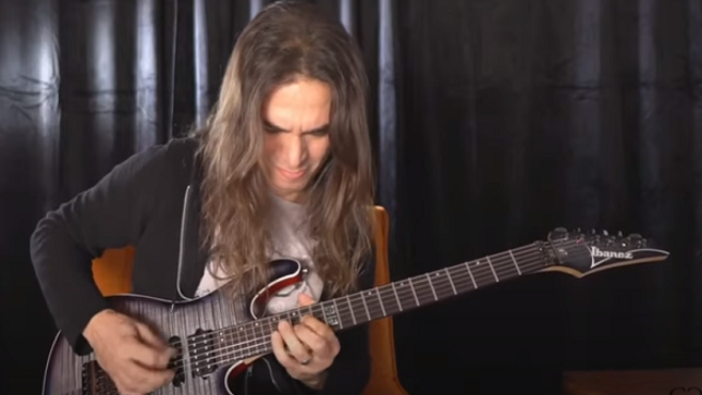 MEGADETH Guitarist KIKO LOUREIRO - "How To Improve Stage Performance" (Video)