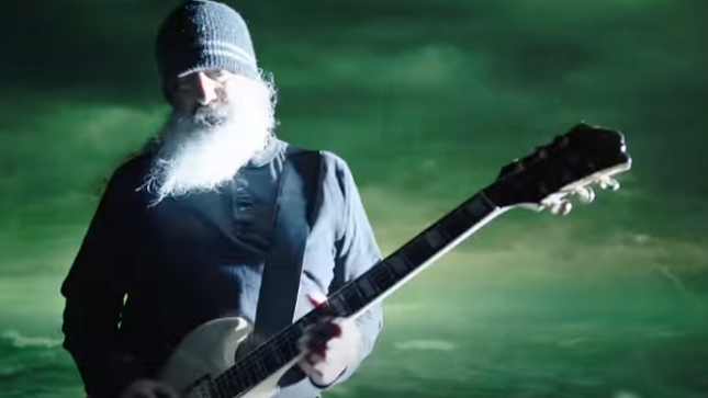 Guitarist KIM THAYIL Talks Possibility Of Reuniting With SOUNDGARDEN Bandmates - "The Three Of Us Have An Interest In Doing New Things; We Certainly Like Working Together"