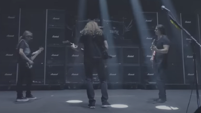 MEGADETH Guitarist KIKO LOUREIRO Shares The Metal Tour Of The Year 2022 Video Diary: Day 1