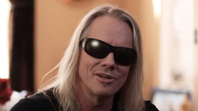 WARRANT Vocalist ROBERT MASON Reflects On Singing Live Backing Vocals For OZZY OSBOURNE, Friendship With JANI LANE (Video)