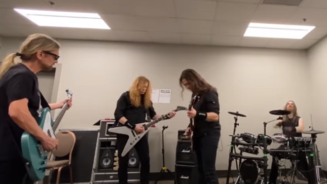 KIKO LOUREIRO  Shares Behind-The-Scenes Footage Of MEGADETH Learning A New Song For The Live Show (Video)