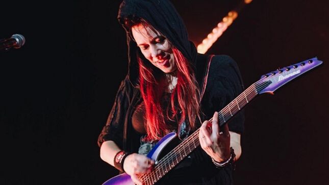 EVANESCENCE Part Ways With Guitarist JEN MAJURA - "None Of This Was My Decision; I Have No Hard Feelings Against Anybody"